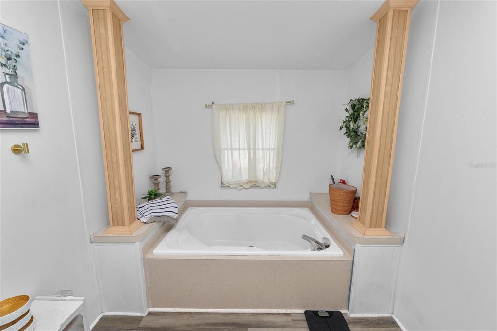 For Sale: $325,000 (4 beds, 2 baths, 2432 Square Feet)