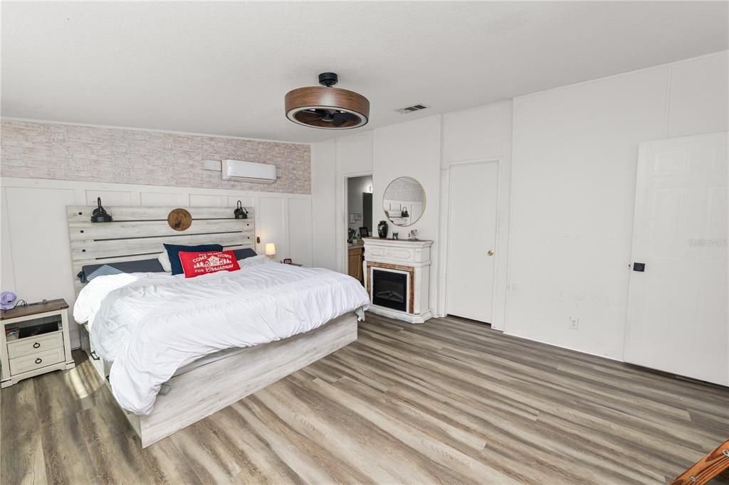 For Sale: $325,000 (4 beds, 2 baths, 2432 Square Feet)