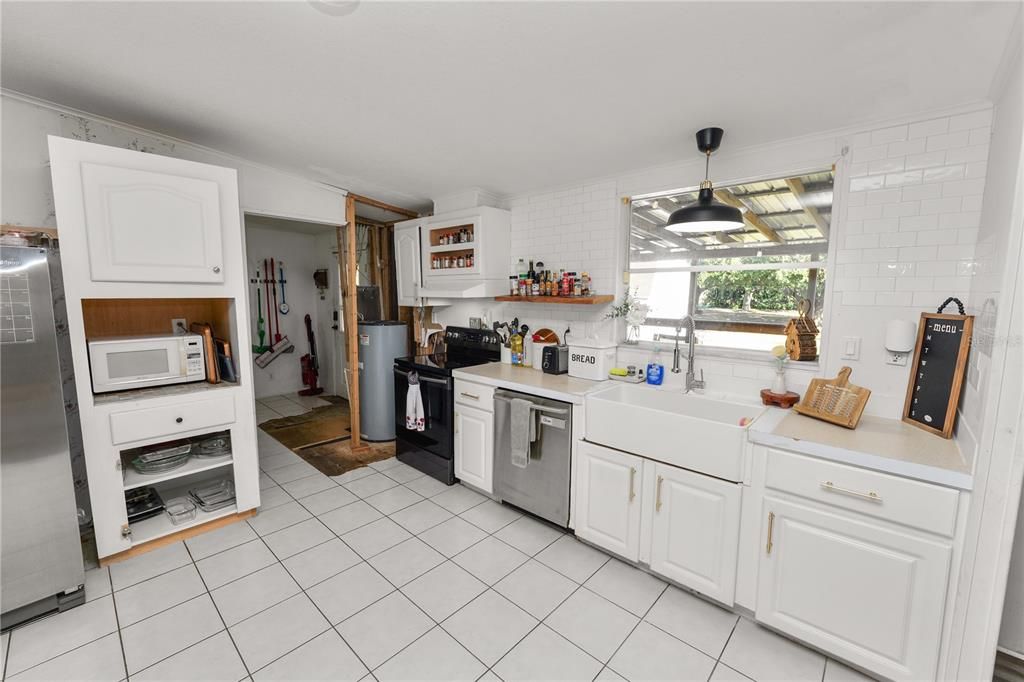 For Sale: $325,000 (4 beds, 2 baths, 2432 Square Feet)