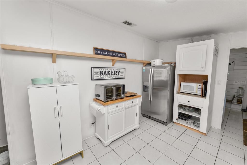 For Sale: $325,000 (4 beds, 2 baths, 2432 Square Feet)