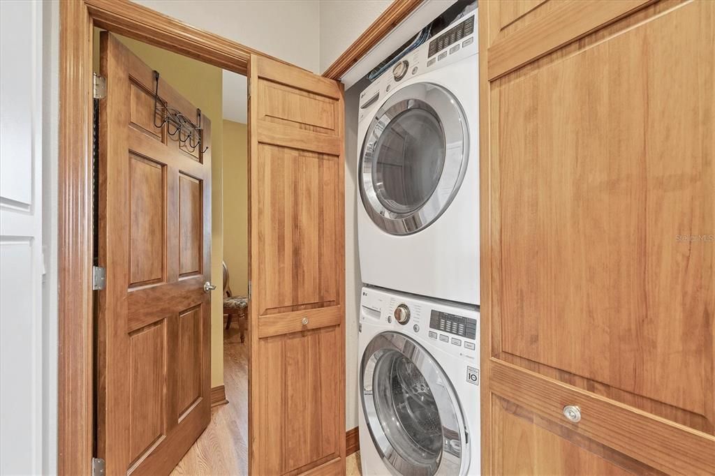 En Venta: $995,000 (3 camas, 2 baños, 1570 Pies cuadrados)