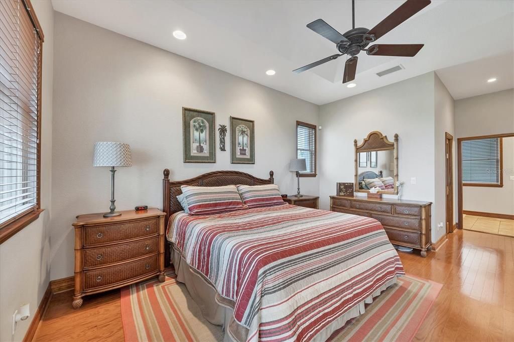 En Venta: $995,000 (3 camas, 2 baños, 1570 Pies cuadrados)