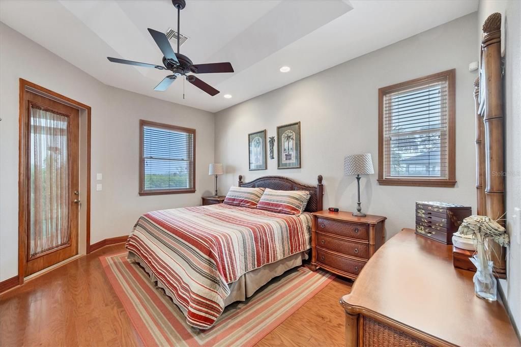 En Venta: $995,000 (3 camas, 2 baños, 1570 Pies cuadrados)