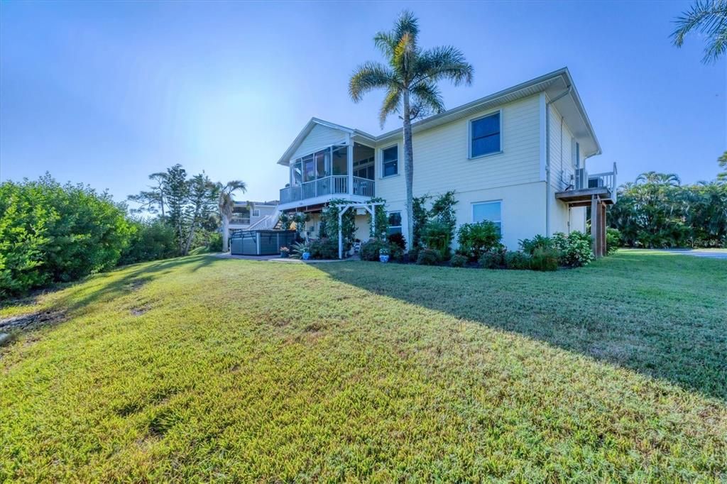 En Venta: $995,000 (3 camas, 2 baños, 1570 Pies cuadrados)