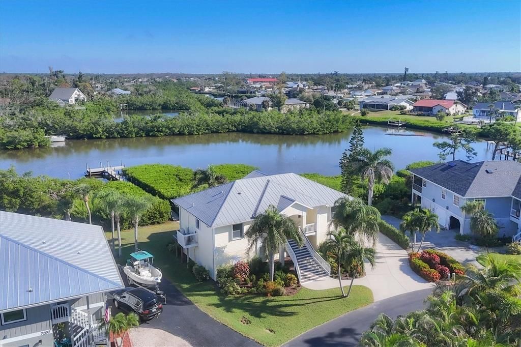 En Venta: $995,000 (3 camas, 2 baños, 1570 Pies cuadrados)