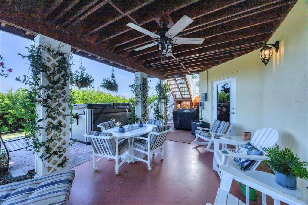 En Venta: $995,000 (3 camas, 2 baños, 1570 Pies cuadrados)