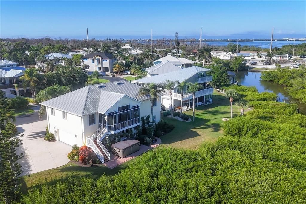 En Venta: $995,000 (3 camas, 2 baños, 1570 Pies cuadrados)