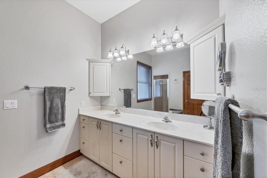 En Venta: $995,000 (3 camas, 2 baños, 1570 Pies cuadrados)