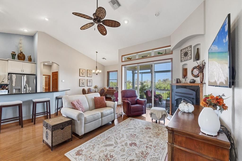 En Venta: $995,000 (3 camas, 2 baños, 1570 Pies cuadrados)