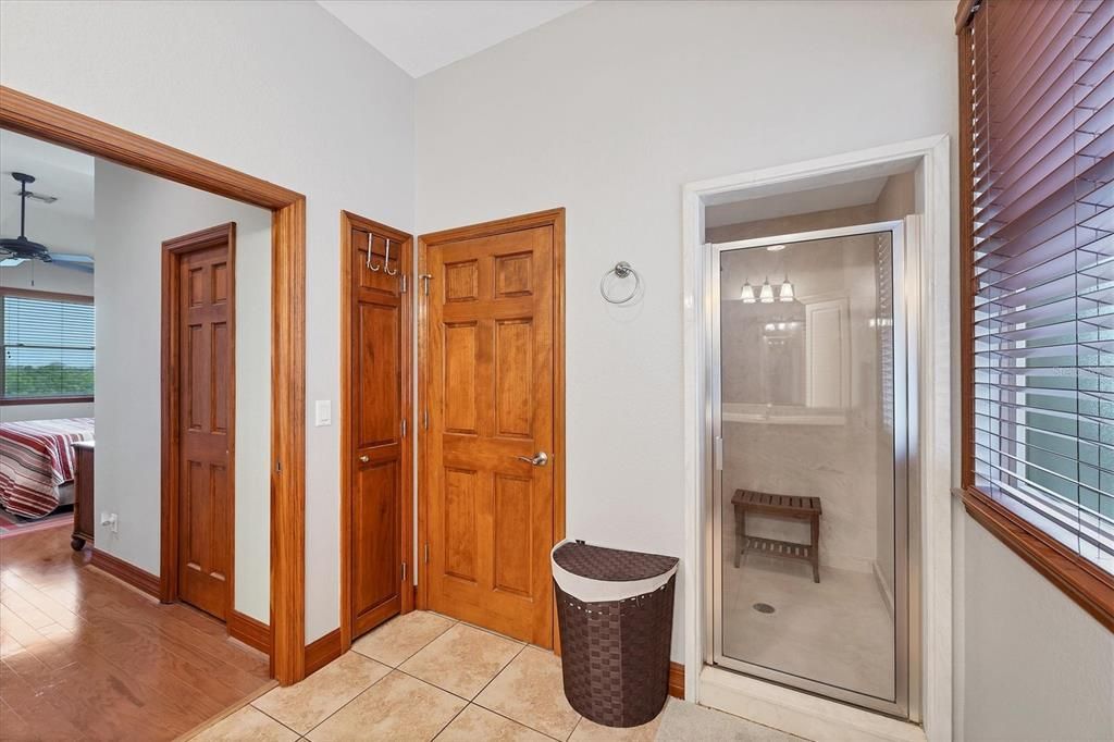 En Venta: $995,000 (3 camas, 2 baños, 1570 Pies cuadrados)