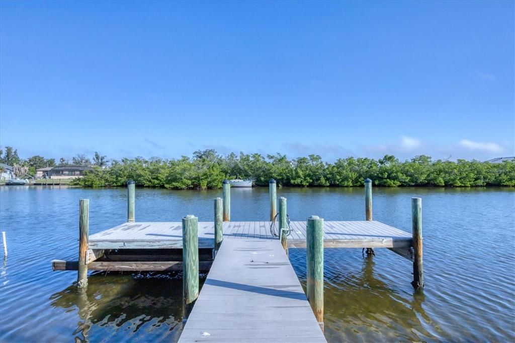 En Venta: $995,000 (3 camas, 2 baños, 1570 Pies cuadrados)