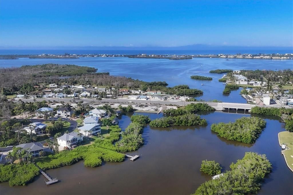 En Venta: $995,000 (3 camas, 2 baños, 1570 Pies cuadrados)