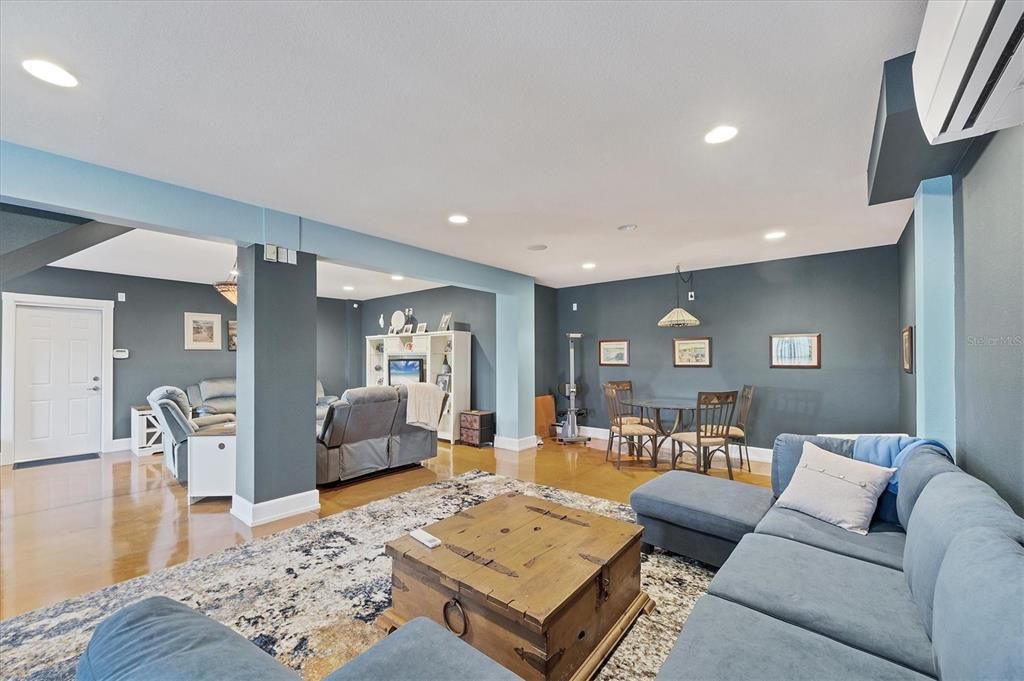 En Venta: $995,000 (3 camas, 2 baños, 1570 Pies cuadrados)