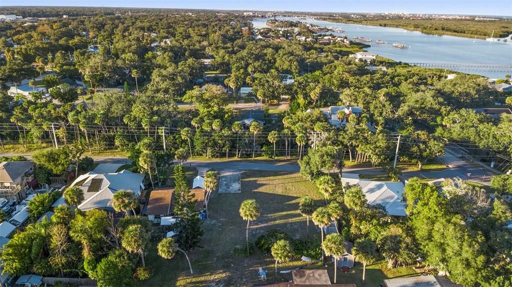 待售: $350,000 (0.34 acres)