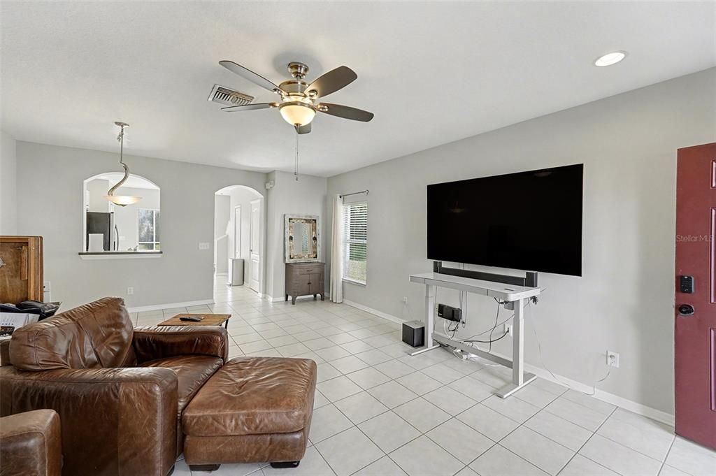 For Sale: $240,000 (2 beds, 2 baths, 1248 Square Feet)