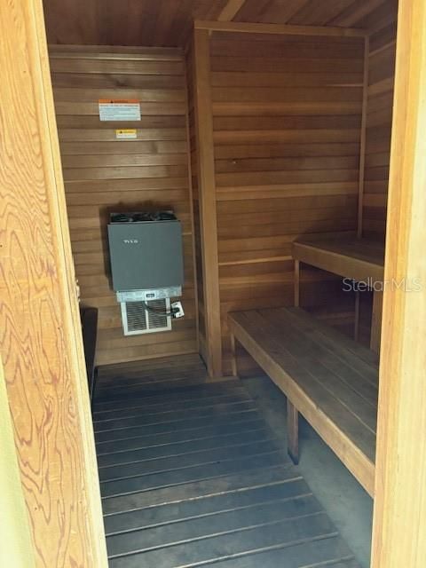 For Sale: $155,000 (2 beds, 2 baths, 1090 Square Feet)