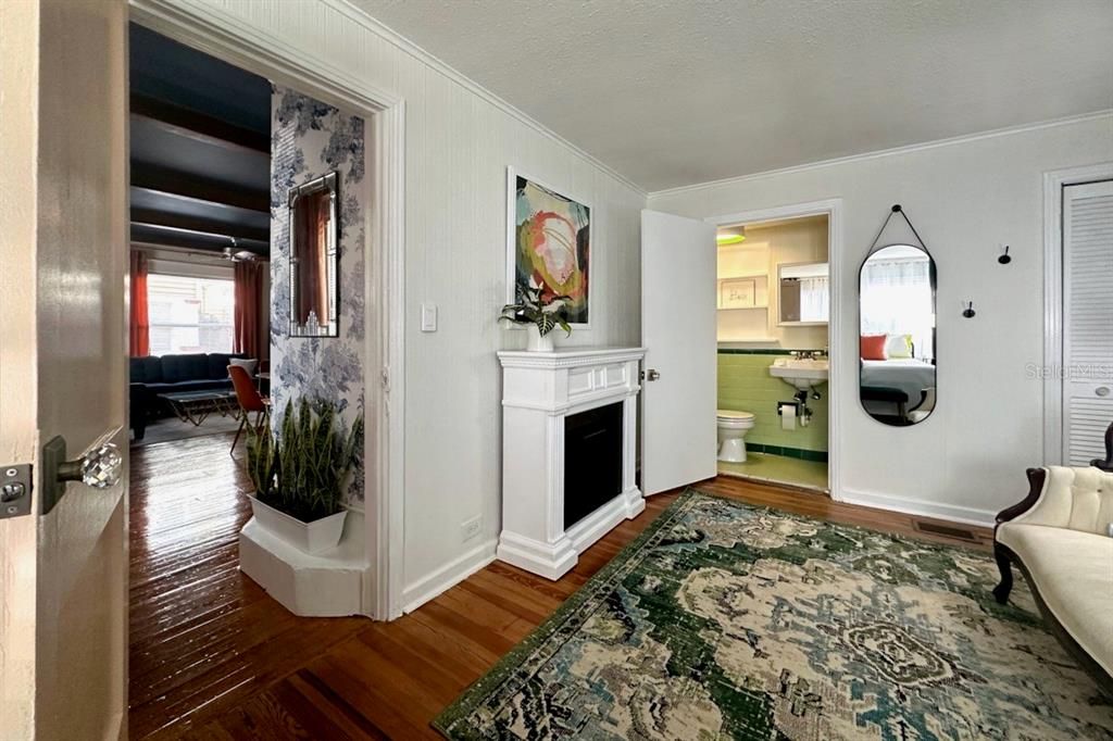 For Rent: $3,250 (2 beds, 2 baths, 1200 Square Feet)