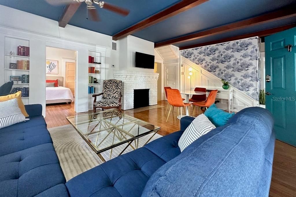 For Rent: $3,250 (2 beds, 2 baths, 1200 Square Feet)