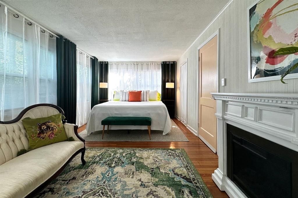 For Rent: $3,250 (2 beds, 2 baths, 1200 Square Feet)