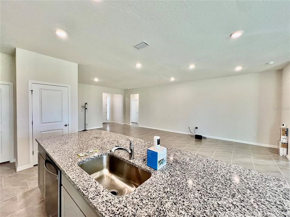 出租: $2,045 (3 贝兹, 2 浴室, 1844 平方英尺)