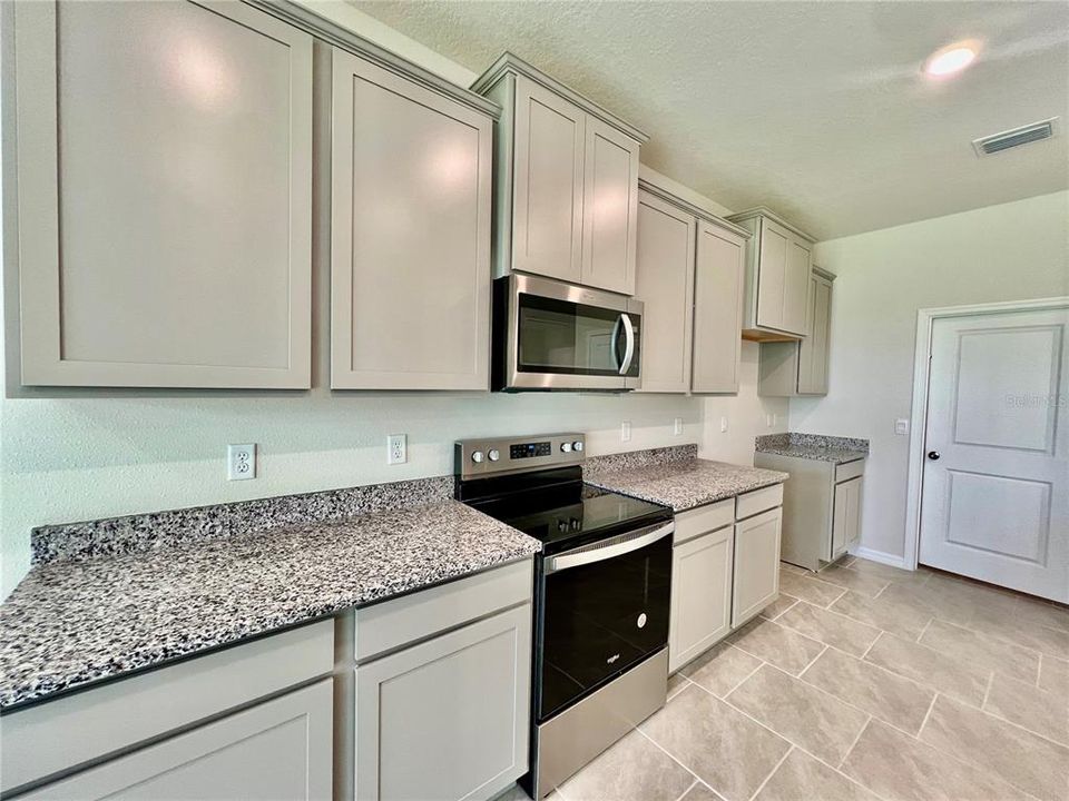 出租: $2,045 (3 贝兹, 2 浴室, 1844 平方英尺)