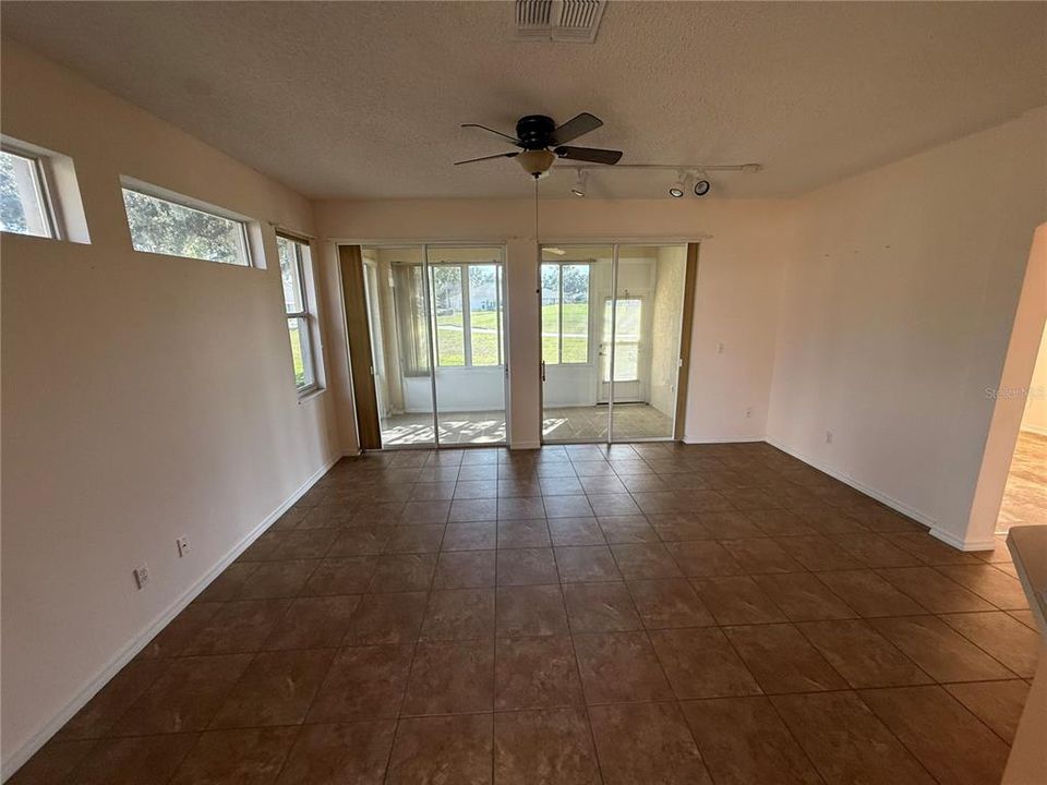 待售: $235,000 (3 贝兹, 2 浴室, 1301 平方英尺)