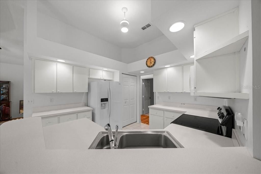 En Venta: $325,000 (3 camas, 2 baños, 2030 Pies cuadrados)