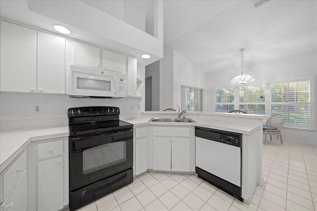 En Venta: $325,000 (3 camas, 2 baños, 2030 Pies cuadrados)