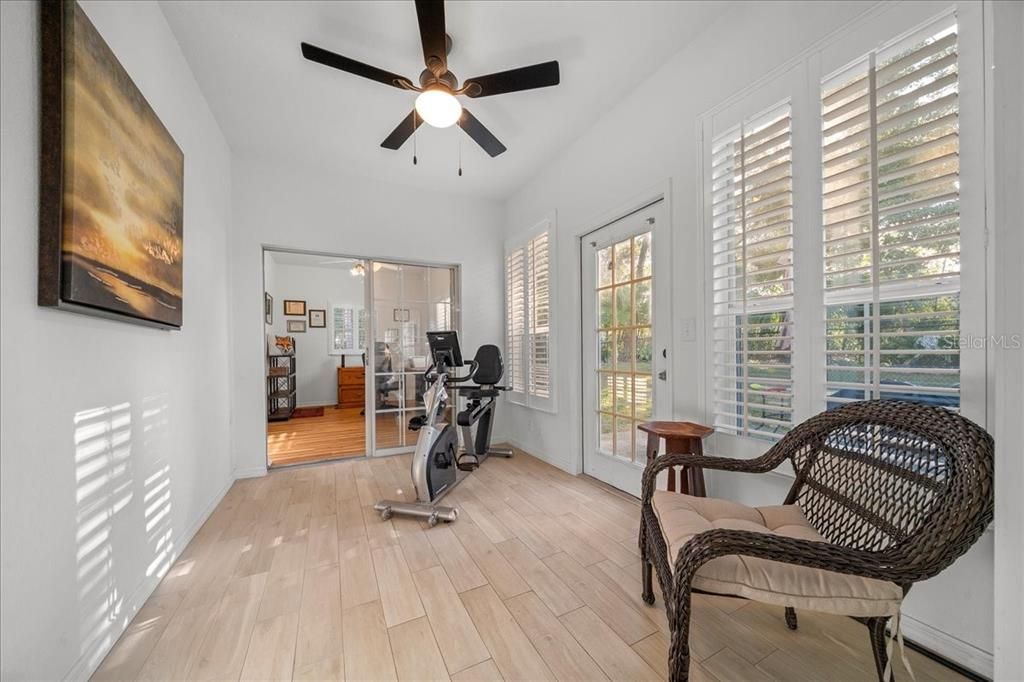 En Venta: $325,000 (3 camas, 2 baños, 2030 Pies cuadrados)