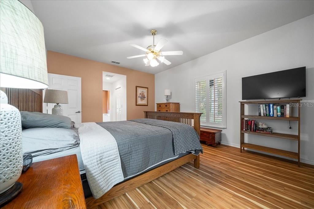 En Venta: $325,000 (3 camas, 2 baños, 2030 Pies cuadrados)