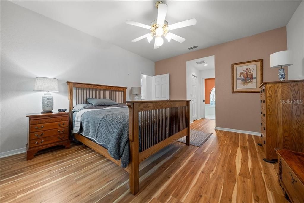 En Venta: $325,000 (3 camas, 2 baños, 2030 Pies cuadrados)