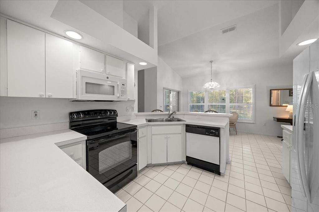 En Venta: $325,000 (3 camas, 2 baños, 2030 Pies cuadrados)