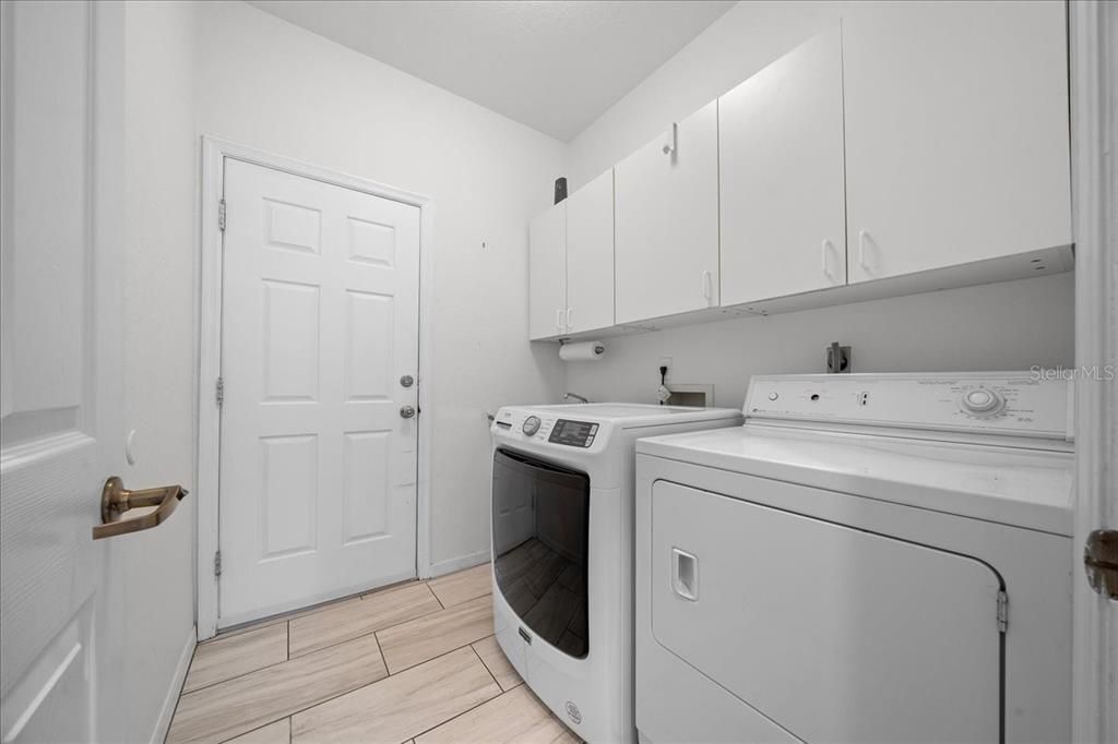 En Venta: $325,000 (3 camas, 2 baños, 2030 Pies cuadrados)