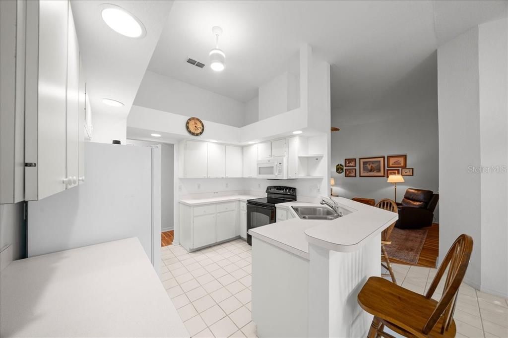 En Venta: $325,000 (3 camas, 2 baños, 2030 Pies cuadrados)