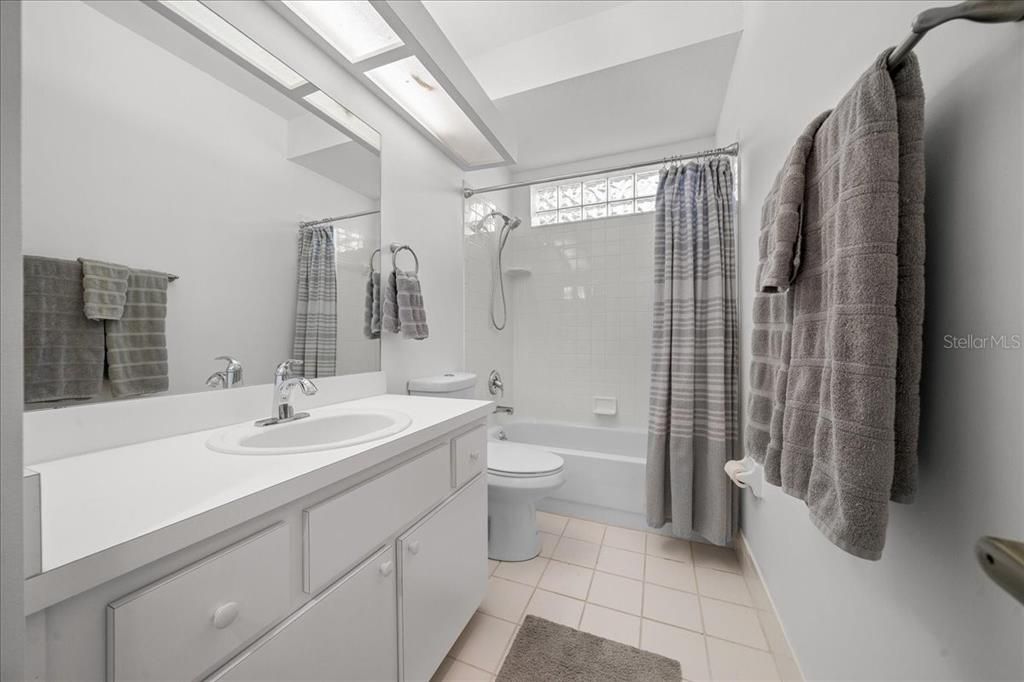 En Venta: $325,000 (3 camas, 2 baños, 2030 Pies cuadrados)