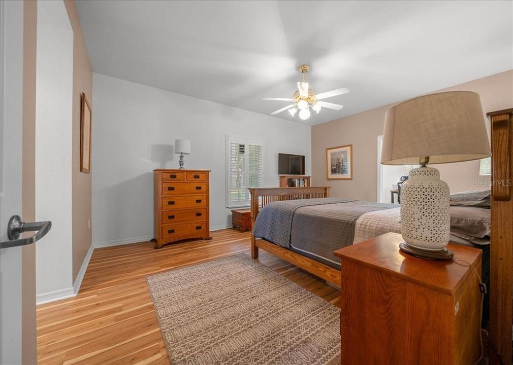 En Venta: $325,000 (3 camas, 2 baños, 2030 Pies cuadrados)