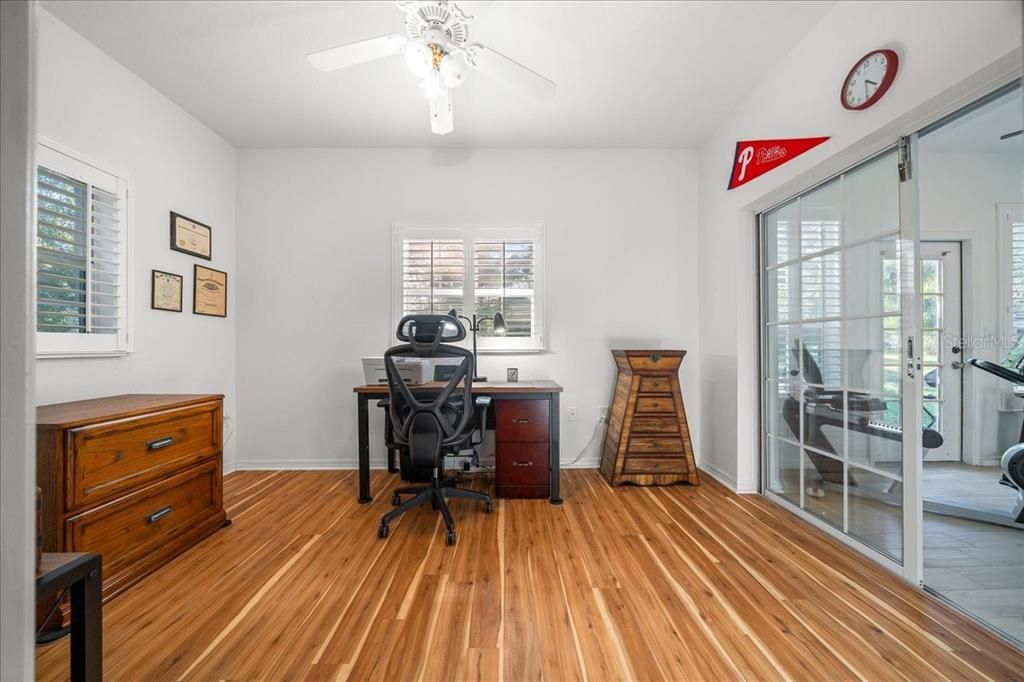 En Venta: $325,000 (3 camas, 2 baños, 2030 Pies cuadrados)