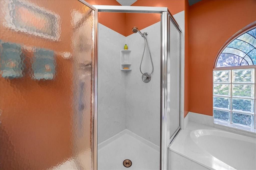 En Venta: $325,000 (3 camas, 2 baños, 2030 Pies cuadrados)