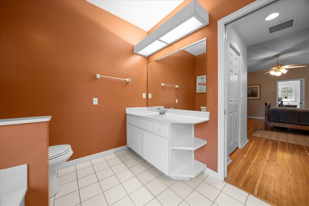 En Venta: $325,000 (3 camas, 2 baños, 2030 Pies cuadrados)