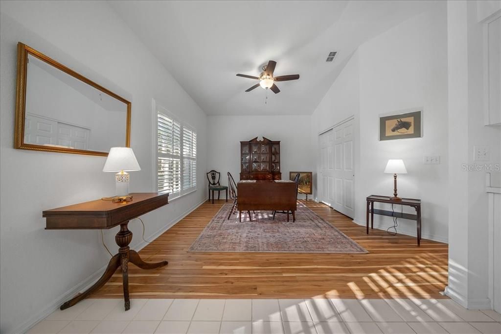 En Venta: $325,000 (3 camas, 2 baños, 2030 Pies cuadrados)