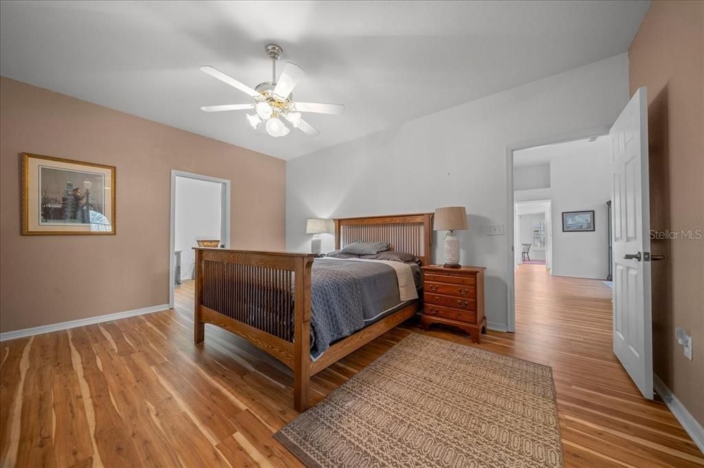 En Venta: $325,000 (3 camas, 2 baños, 2030 Pies cuadrados)