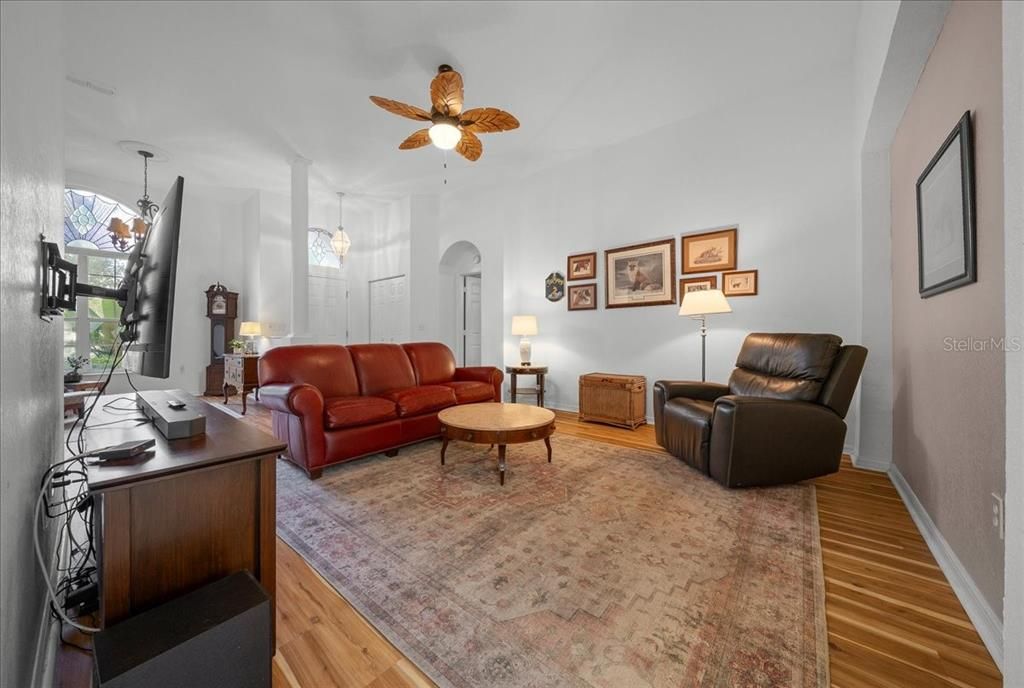 En Venta: $325,000 (3 camas, 2 baños, 2030 Pies cuadrados)