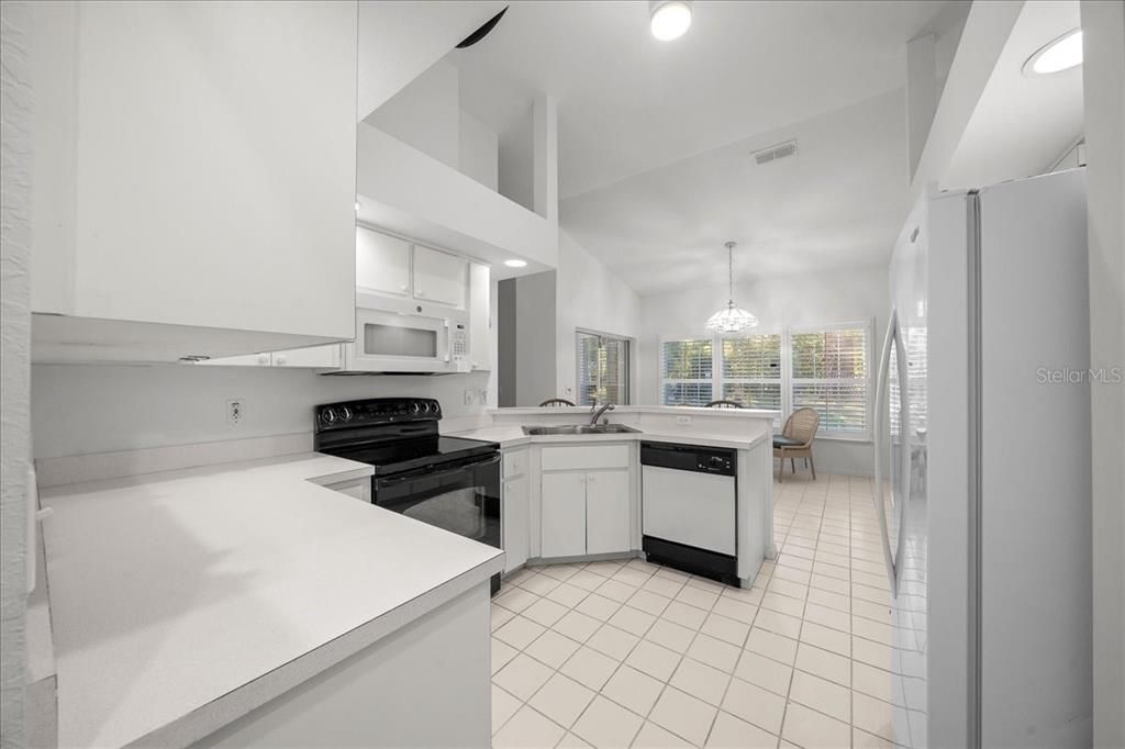 En Venta: $325,000 (3 camas, 2 baños, 2030 Pies cuadrados)