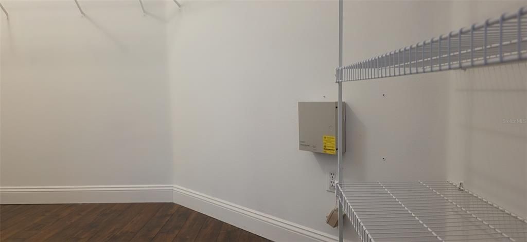 For Sale: $349,900 (3 beds, 2 baths, 1806 Square Feet)