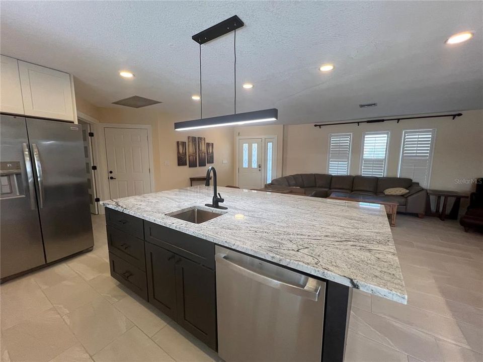 出租: $4,500 (3 贝兹, 2 浴室, 2169 平方英尺)