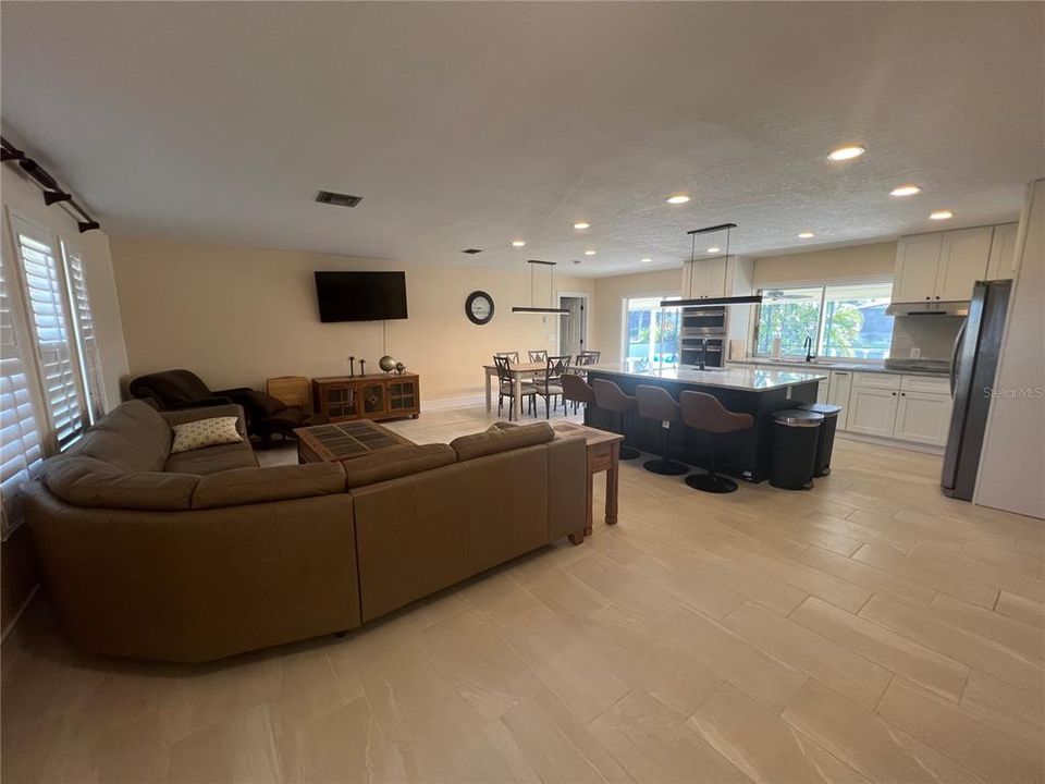 出租: $4,500 (3 贝兹, 2 浴室, 2169 平方英尺)