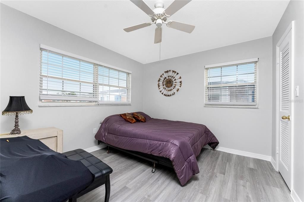 На продажу: $130,000 (2 спален, 2 ванн, 919 Квадратных фут)