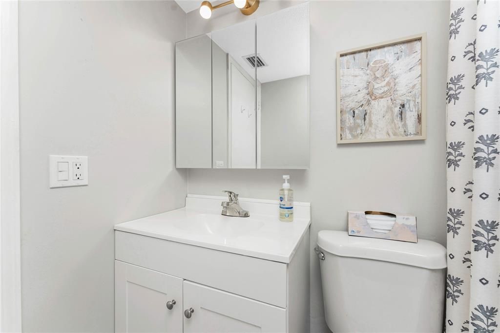 На продажу: $130,000 (2 спален, 2 ванн, 919 Квадратных фут)