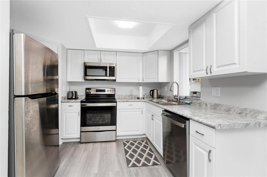 На продажу: $130,000 (2 спален, 2 ванн, 919 Квадратных фут)