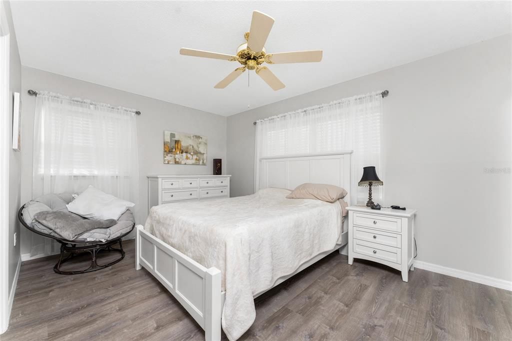 На продажу: $130,000 (2 спален, 2 ванн, 919 Квадратных фут)